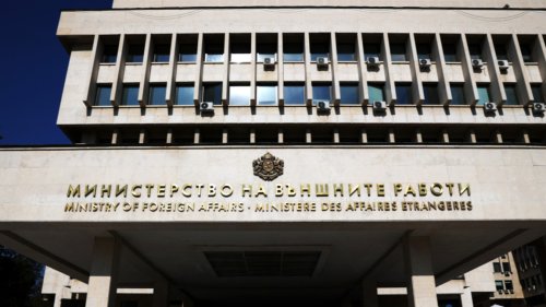 МВнР: Нямаше &bdquo;ВИП&ldquo; евакуация от Близкия изток. Приоритет бяха майки, болни и хора без лекарства