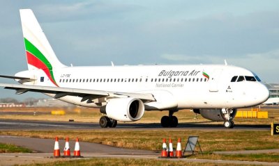 Първи самолет с българи от Дубай каца днес във Варна