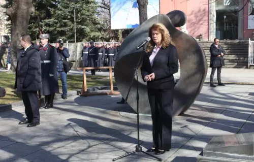 Йотова предупреди: Политиците подхранват омразата, а светът забравя уроците от историята