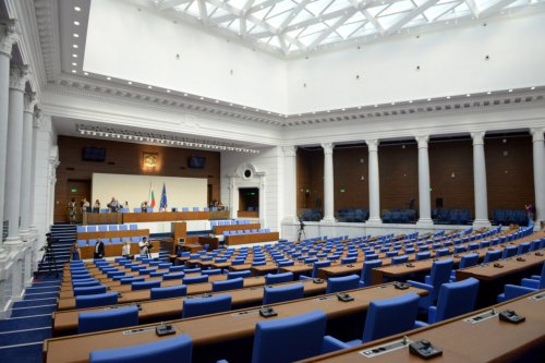 Последни дни на депутатите: Решават съдбата на бюджета и парите по ПВУ