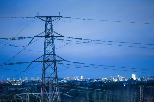 Опасната мода със селфита по стълбове: 12 деца ударени от ток за 10 години