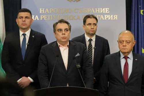 ПП&ndash;ДБ стяга &bdquo;армия&ldquo; във Фейсбук: аватари, масови тагове и опорки за кампанията