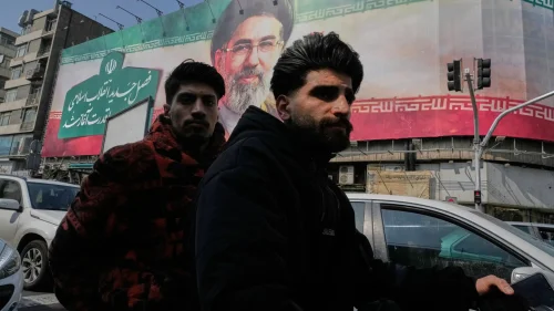 Иран обяви 75-а вълна от удари: ракети към Израел и атака по авиобаза в Саудитска Арабия