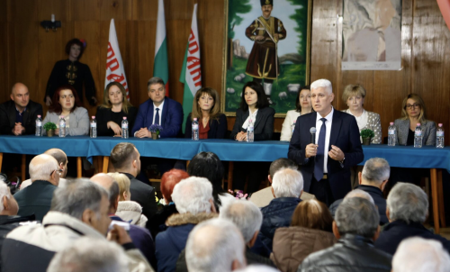 &bdquo;Прогресивна България&ldquo; в Свиленград събра пълна зала симпатизанти. Димитър Стоянов отговаря на над час на въпроси на граждани