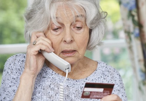 Масова измама с добавки: Как &bdquo;лекари&ldquo; плашат пенсионери за стотици евро