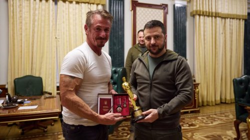 Шон Пен пропусна Оскарите. Вместо това отиде в Киев при Зеленски