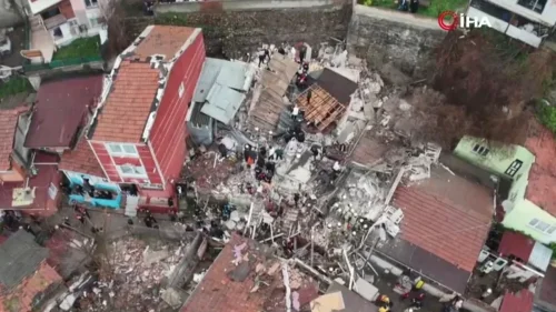 Две сгради се срутиха в Истанбул (ВИДЕО)