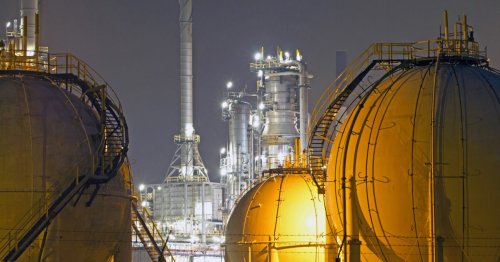 Газов шок за Европа: Цените скочиха с 35% след удари по ключова LNG база в Катар