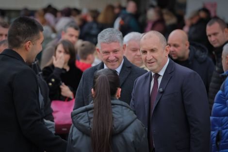 Румен Радев стартира предизборната си обиколка във Варна