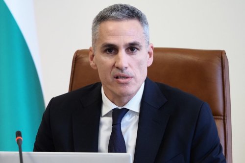 Служебният кабинет утвърждава разходи и готви укази за армията