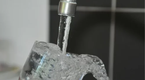 899 евро за вода в &bdquo;Младост&ldquo;: цял блок получи шокови фактури, &bdquo;Софийска вода&ldquo; посочи проблем с достъпа до общия водомер