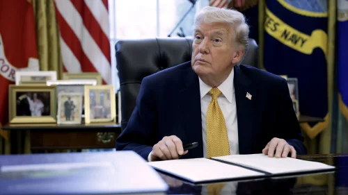 Axios: Екипът на Тръмп започна вътрешни обсъждания за мирни преговори с Иран