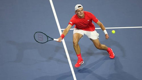 Обратът на Меншик на &bdquo;Мастърс&ldquo; 1000 разтърси Маями, фаворити отпадат още в началото