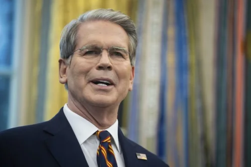 Скот Бесънт: САЩ имат достатъчно средства за войната с Иран