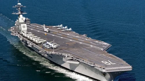 Американски самолетоносач с аварийно спиране в Крит след пожар на борда