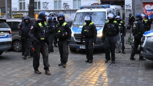 В Берлин проведоха претърсвания във връзка със септемврийското спиране на електрозахранването, което остави 50 000 домове без ток