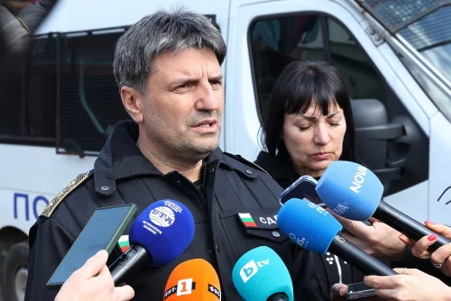 Пликове с евро и проверки на бързи кредити: 24 арестувани при акция в София