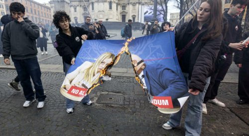 20 000 на протест в Рим: плакати с Мелони и министъра на правосъдието бяха изгорени (ВИДЕО+СНИМКИ)