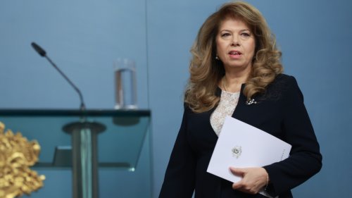 Йотова и КЗК обсъждат скока на цените на горивата