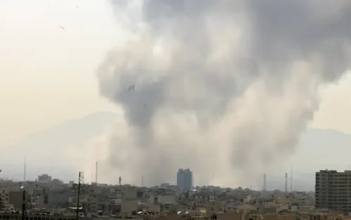 Среднощни взривове разтърсиха Техеран: Нов удар край АЕЦ &bdquo;Бушер&ldquo; и ракетна тревога в Рияд