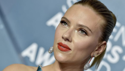 Скарлет Йохансон излезе без грим в Ню Йорк и предизвика вълна от реакции (СНИМКИ)