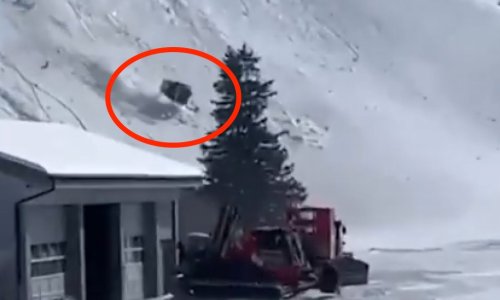 Кабина на лифт се откъсна и полетя по склона в Швейцария (ВИДЕО)