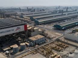 Най-големият алуминиев завод в света спира линии: Ормузкият проток свива доставките