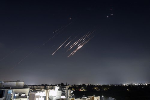 Иран обяви 61-ва вълна ракети срещу Израел: Двама загинали в района на Тел Авив