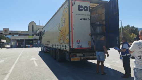 НАП спря &bdquo;Ферари&ldquo; за 436 000 евро на границата: колата се оказа за длъжник