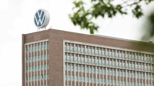 &bdquo;Титаник вече се е ударил в айсберга&ldquo;: Volkswagen готви исторически съкращения
