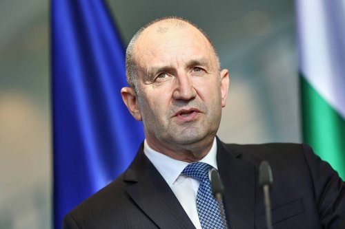 Румен Радев връчи &bdquo;Национална диплома&ldquo; на петима отличници: &bdquo;Вашият успех е огромен за България&ldquo;