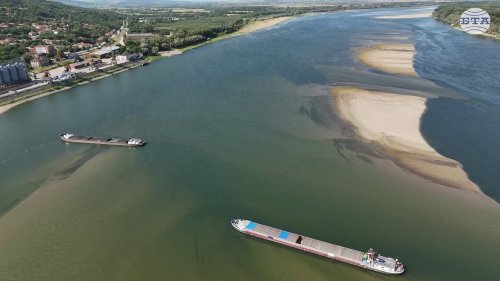 Дунав остава плитък: Кораб заседна край Русе, ограниченията за плаване важат за целия български участък