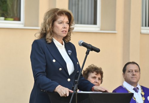 Йотова предупреди студентите по медицина: ИИ няма да ви замени, ако пазите най-важното