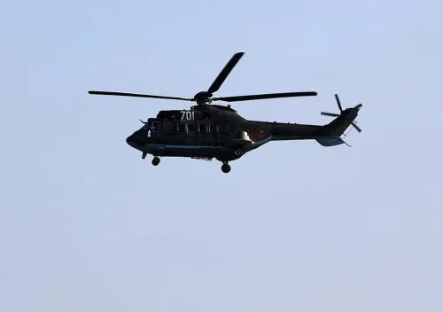 Военен хеликоптер се включи в битката с пожара над Антон