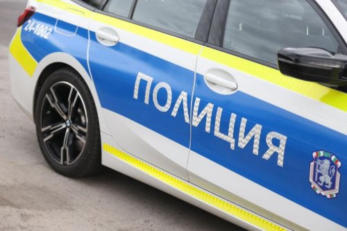 НА КОСЪМ! Пиян 20-годишен прелетя през детска площадка в Роман: 1,74 промила зад волана