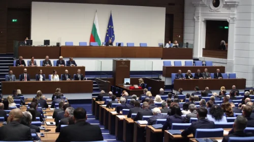 Парламентът избира шеф на НЗОК: две кандидатури, един спор за парите на здравните вноски