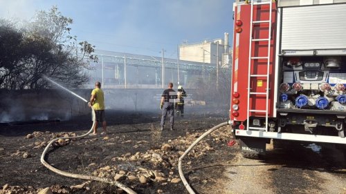 Пожар край Горно Сахране блокира влаковете по линията София&ndash;Бургас
