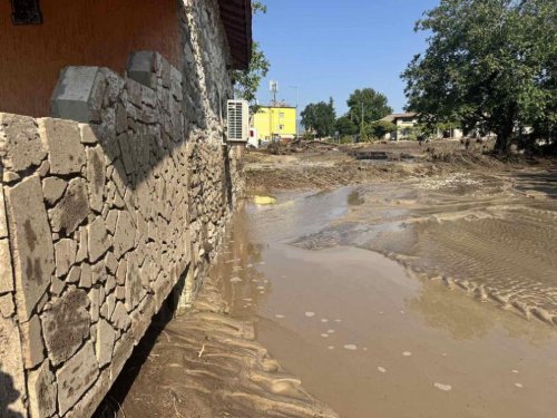 18 000 литра вода за Струмяни след наводнението: 34 семейства са засегнати