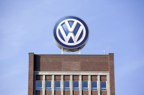 Volkswagen обмисля завой към оръжия: План за спасение на два завода и хиляди работни места