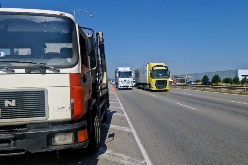 Внимание, шофьори! Спират камионите по ключови магистрали преди 6 септември