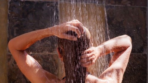 Перфектният душ трае 3&ndash;5 минути: Учен обясни защо повечето хора прекаляват