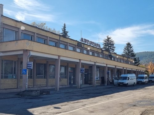 НАП отново продава автогарата в Перник: Цената падна до 750 000 евро