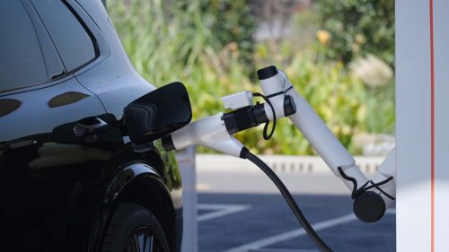 Geely шокира пазара: Зарежда електромобил с 2,2 мегавата за минути