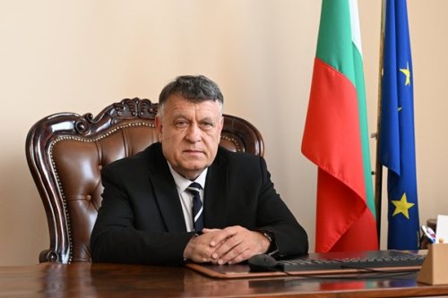 Министър Вълчев към учениците: Не чакайте готови отговори &ndash; търсете ги сами