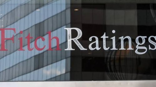 Fitch вдигна перспективата на България, но предупреди: инфлацията и дефицитите остават риск