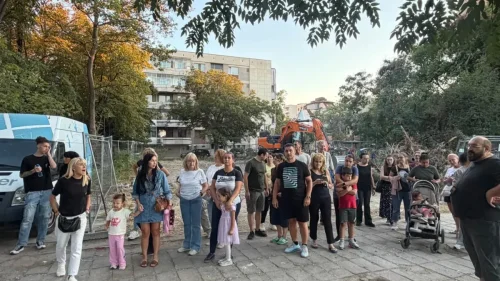 Жива верига спря багерите край Марица: Пловдивчани блокираха строеж