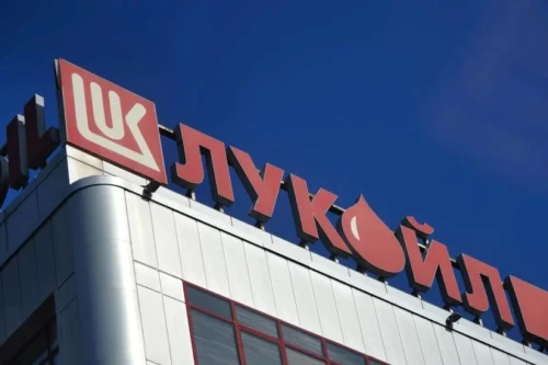 КЗК притиска &bdquo;Лукойл&ldquo;: 7 дни срок за данни за цените на горивата