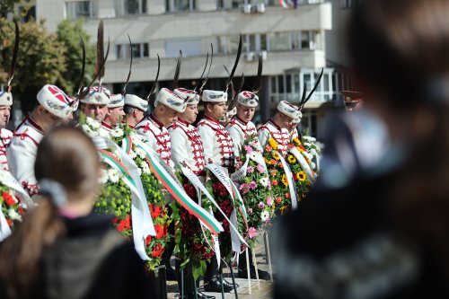 България празнува Независимостта: Знамена, военни ритуали и тържествени церемонии в цялата страна (СНИМКИ)