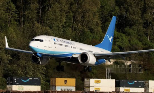 Boeing засече софтуерен риск при 737 MAX: проблемът може да обърка навигацията при кацане