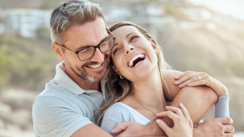 Връзка с 10+ години разлика: 7-те напрежения, които най-често разбиват двойките